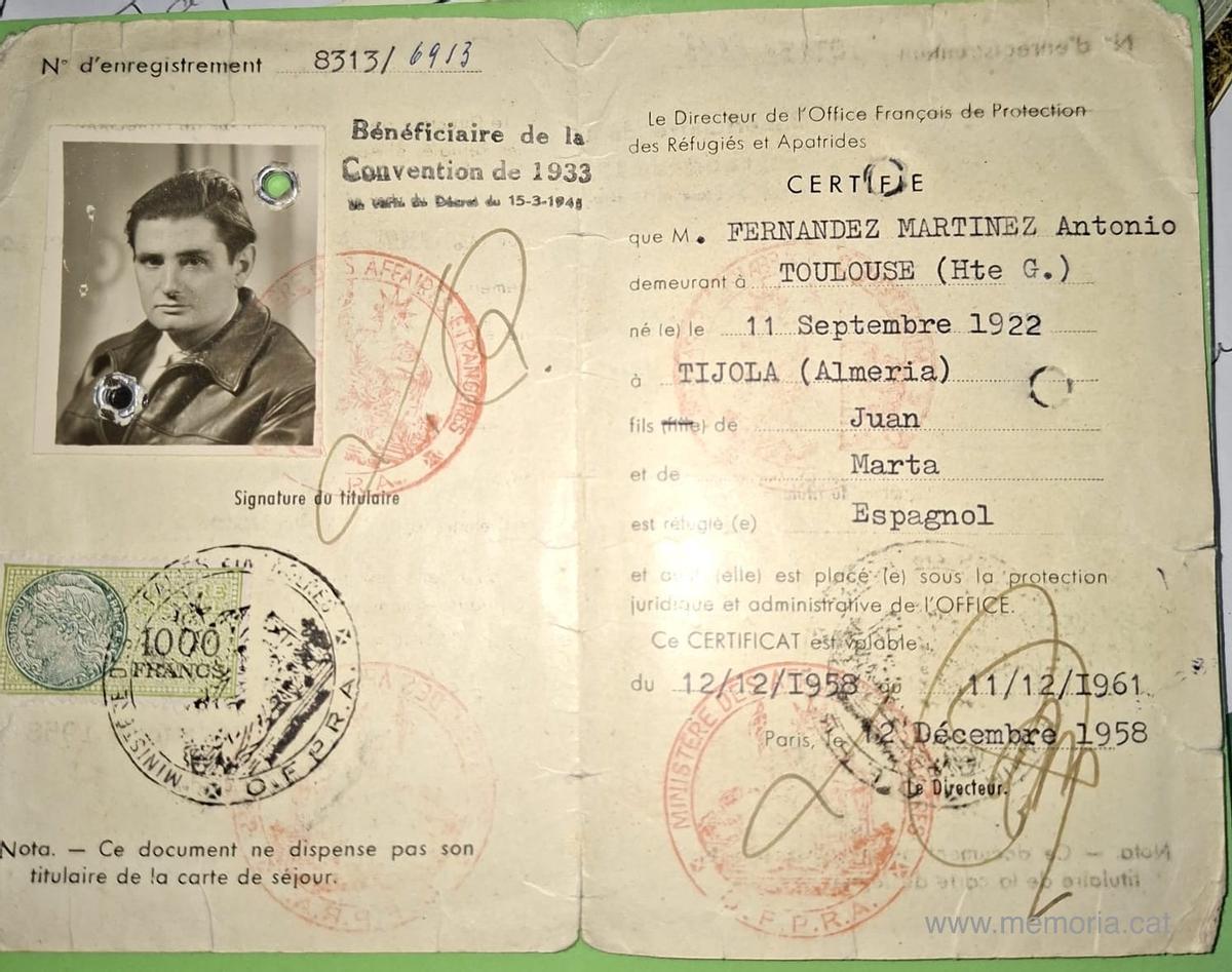 Carnet de refugiat d'Antonio Fernández, un cop exiliat a Tolosa de Llenguadoc
