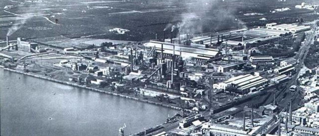Una vista de l&#039; antiga fàbrica del Port de Sagunt.