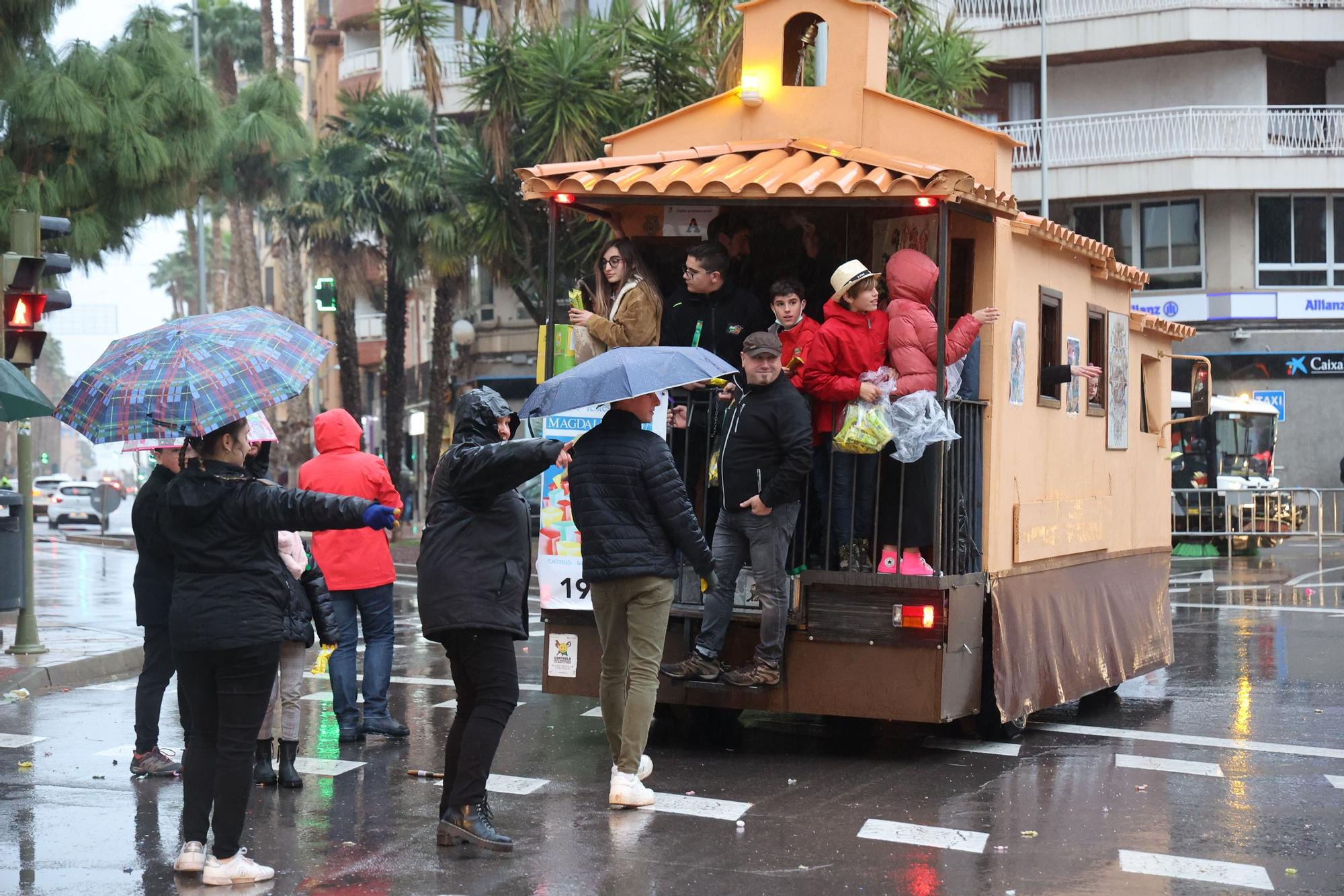 Las mejores imágenes del desfile de carros engalanados y collas de la Magdalena