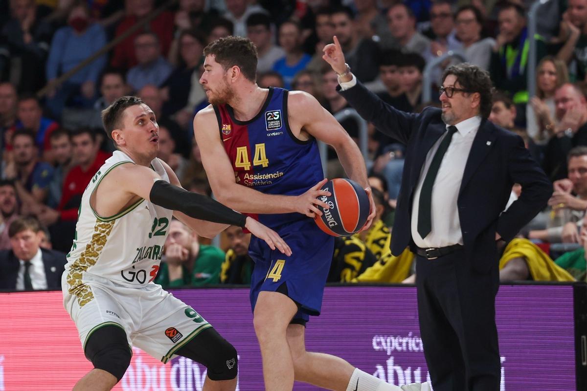 Trinchieri lamentó que sus jugadores no cometieran faltas cuando debían