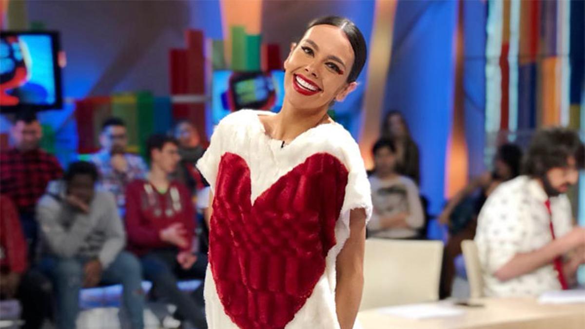 Cristina Pedroche con vestido corazón de Agatha Ruiz de la Prada en San Valentín