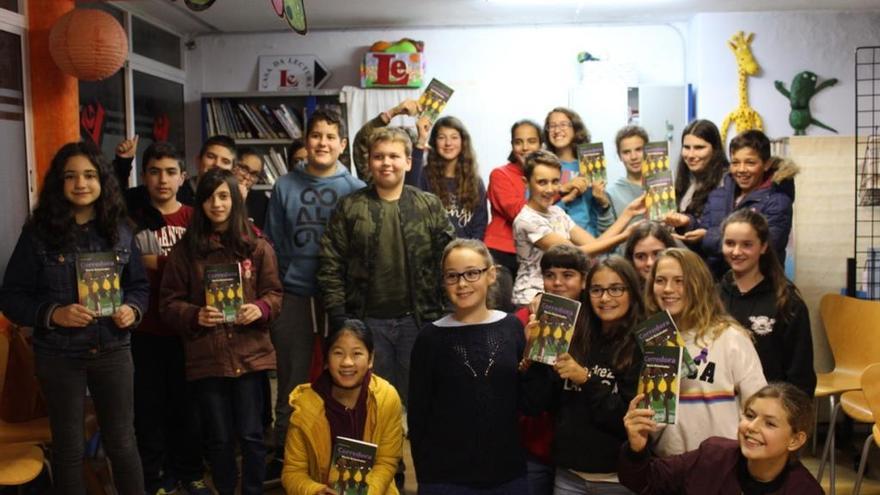 Membros do clube Comando Le, mozos de 12 a 15 anos. // Espazo Lectura