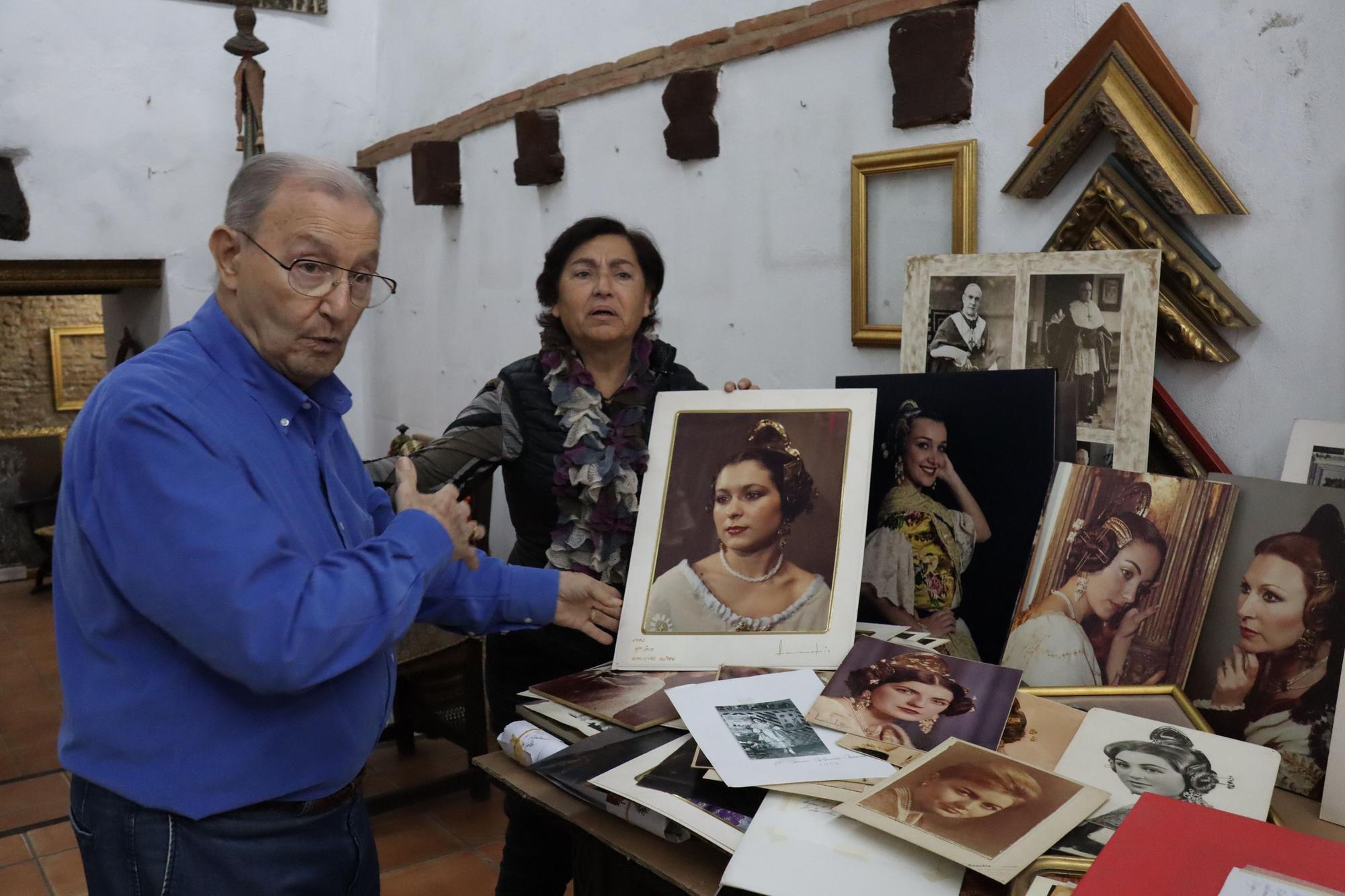 Sanchis regala su tesoro de falleras mayores de València al Museo