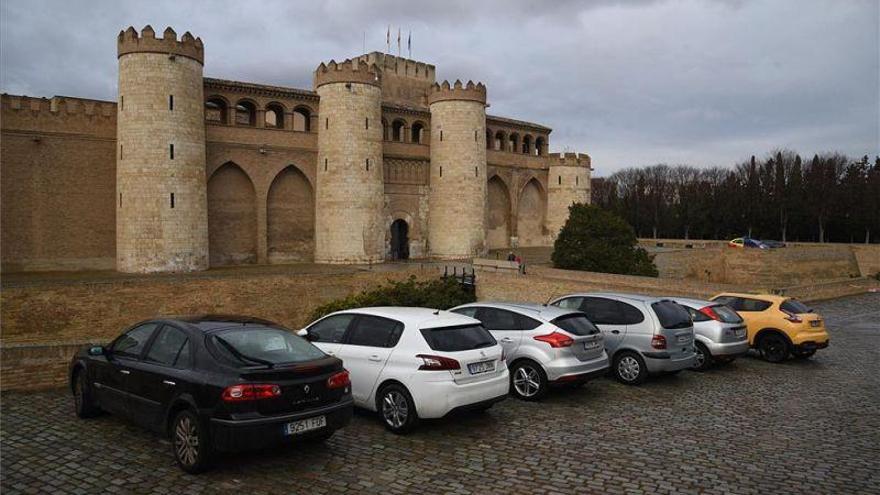 Firmado el acuerdo para sacar los coches de la Aljafería a principios de 2019