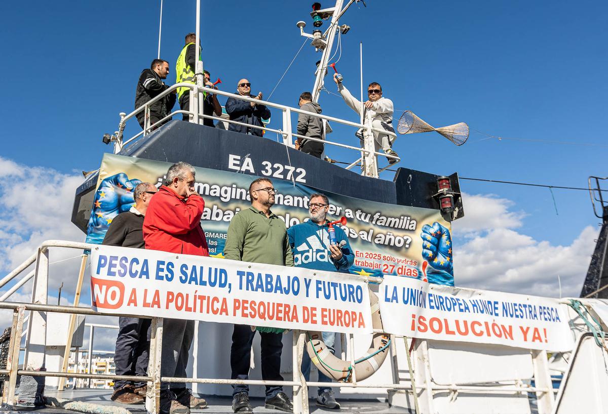 Los pescadores de La Vila Joiosa protestan por los recortes de la UE Los pescadores de La Vila Joiosa protestan por los recortes de la UE