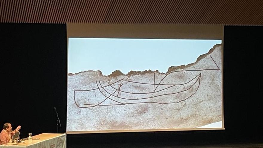 Un aljibe del taller de cerámica púnico del aeropuerto de Ibiza descubre el grabado de un barco de pesca