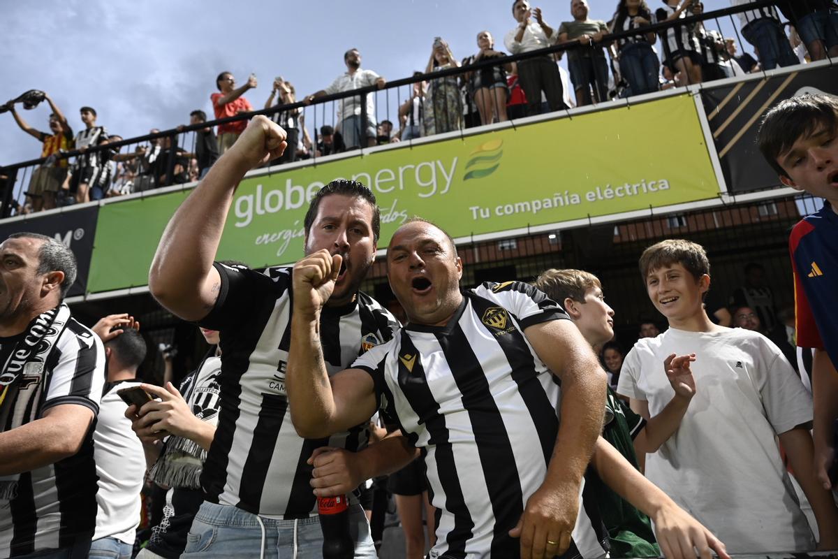Galería | Castalia celebra el triunfo del Castellón en un partido que siempre será recordado Galería | Castalia celebra el triunfo del Castellón en un partido que siempre será recordado