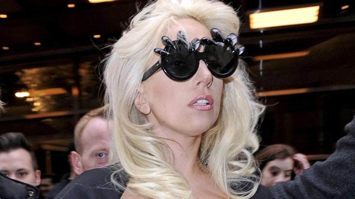 Lady Gaga la lía en Twitter, again