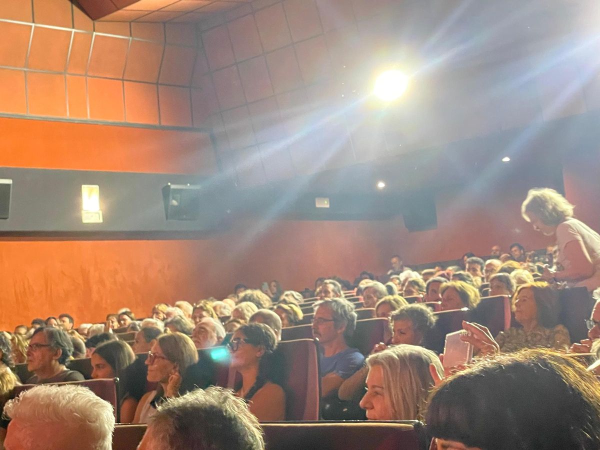 Público asistente a la presentación de 'Sirat' en los Cines Lys de València.