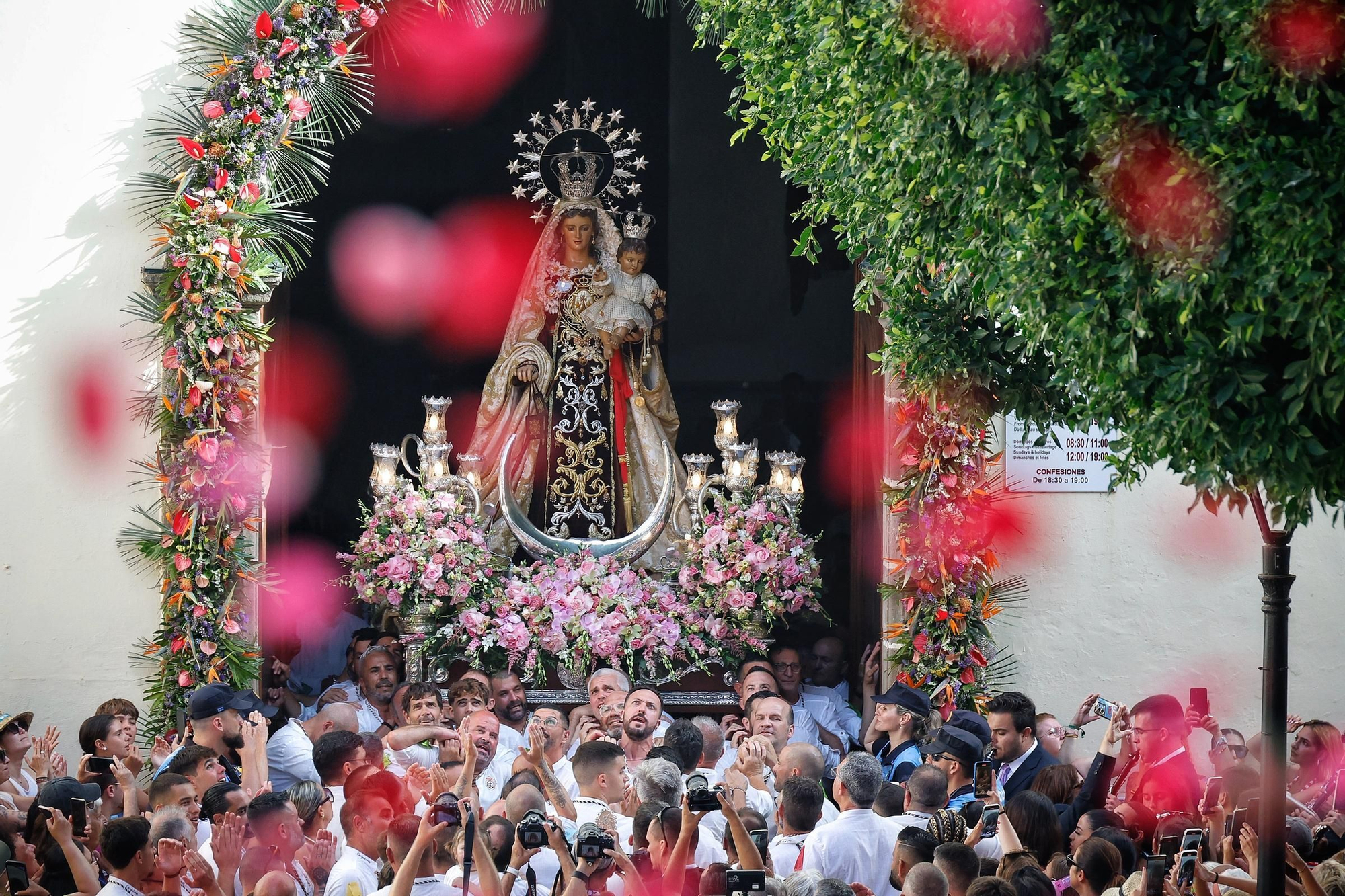 Embarcación de la Virgen del Carmen en el Puerto de la Cruz.