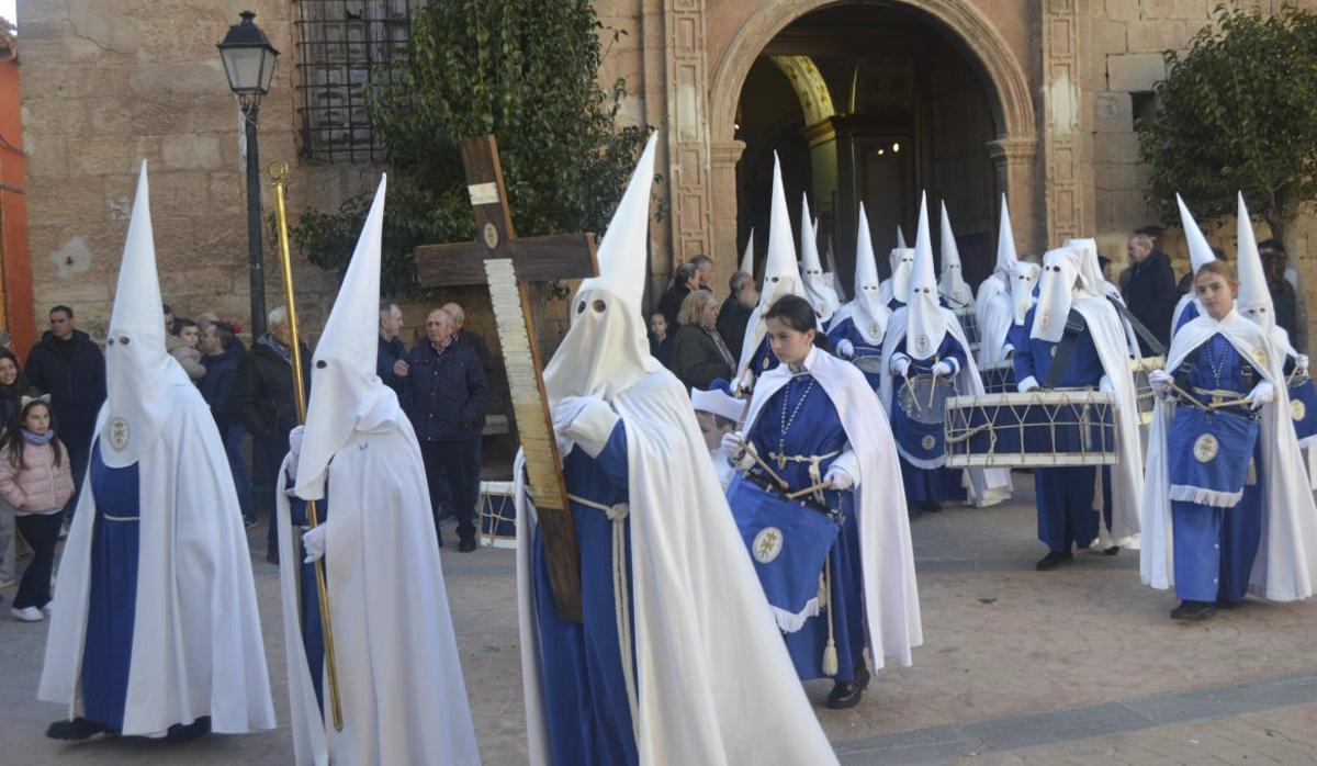 La cofradía de Moyuela ha llevado sus toques a las procesiones.