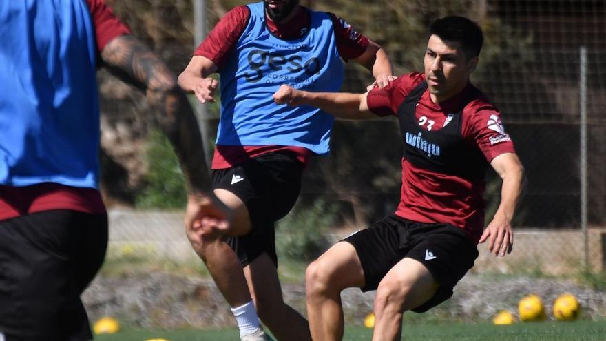 Tomás Alarcón, del FC Cartagena, durante un entrenamiento.  | PRENSA FC CARTAGENA