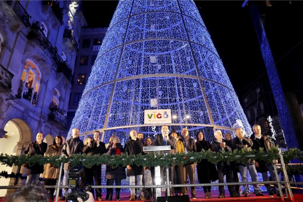 Ya es Navidad en Vigo: 10 milllones de luces para marcar una historia. // A. Villar | J. Lores | J. Álvarez | C. Delgado | M. Romero