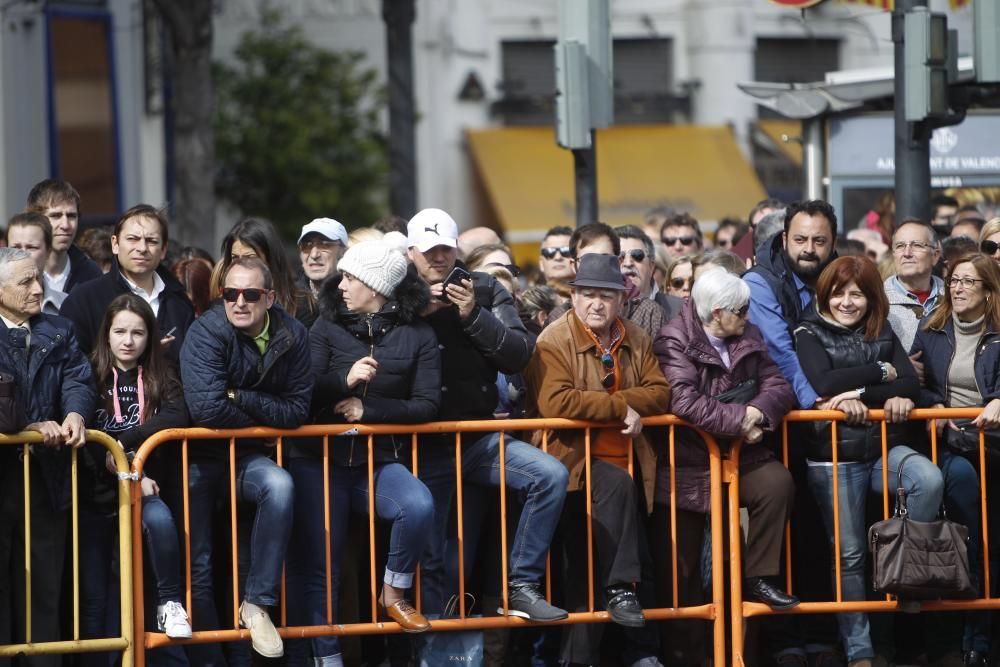 Ambientazo en la mascletà del día de la Crida