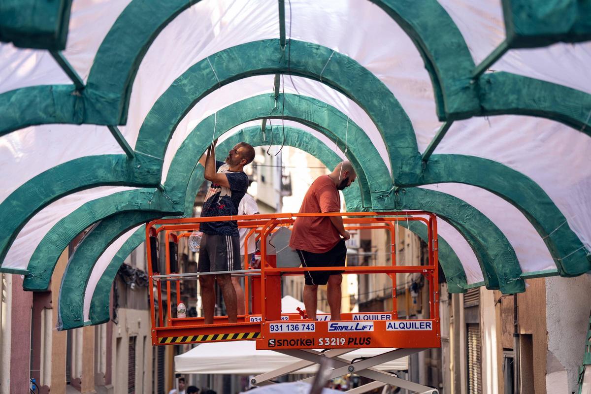 Gràcia prepara las calles para sus fiestas