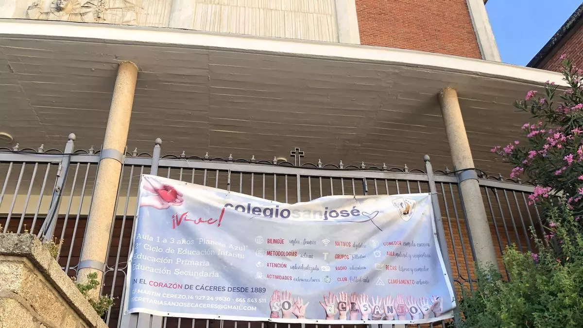 La parroquia que construyó el cura viajero de Cáceres: "Dios está en todas partes, don Severiano ya ha estado"