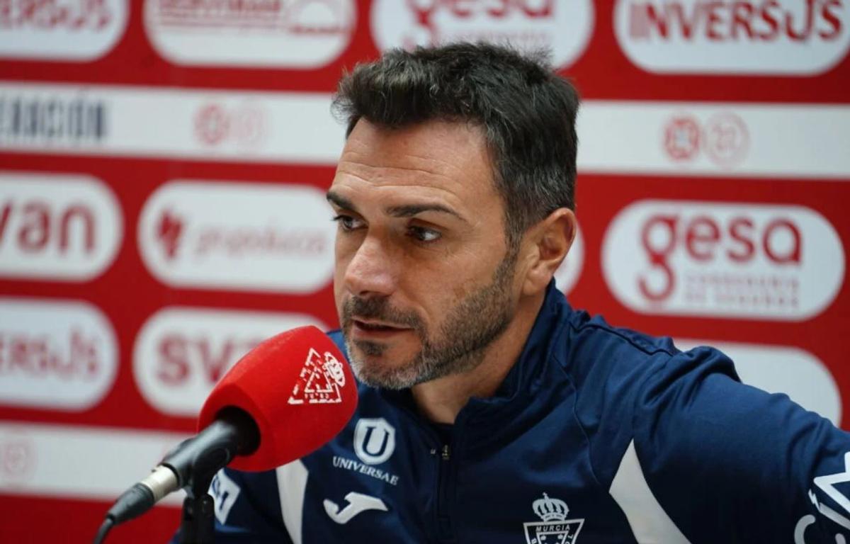 Adrián Colunga, en rueda de prensa