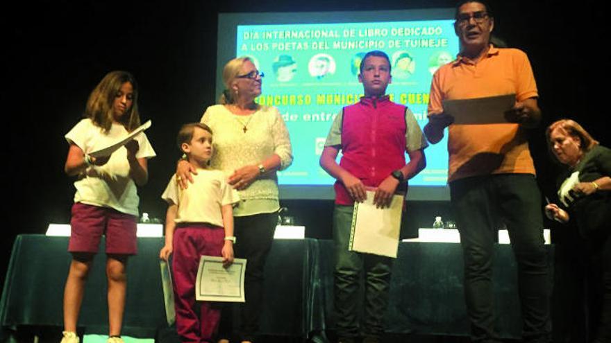 Álvaro Rivero gana el concurso municipal de cuentos para escolares