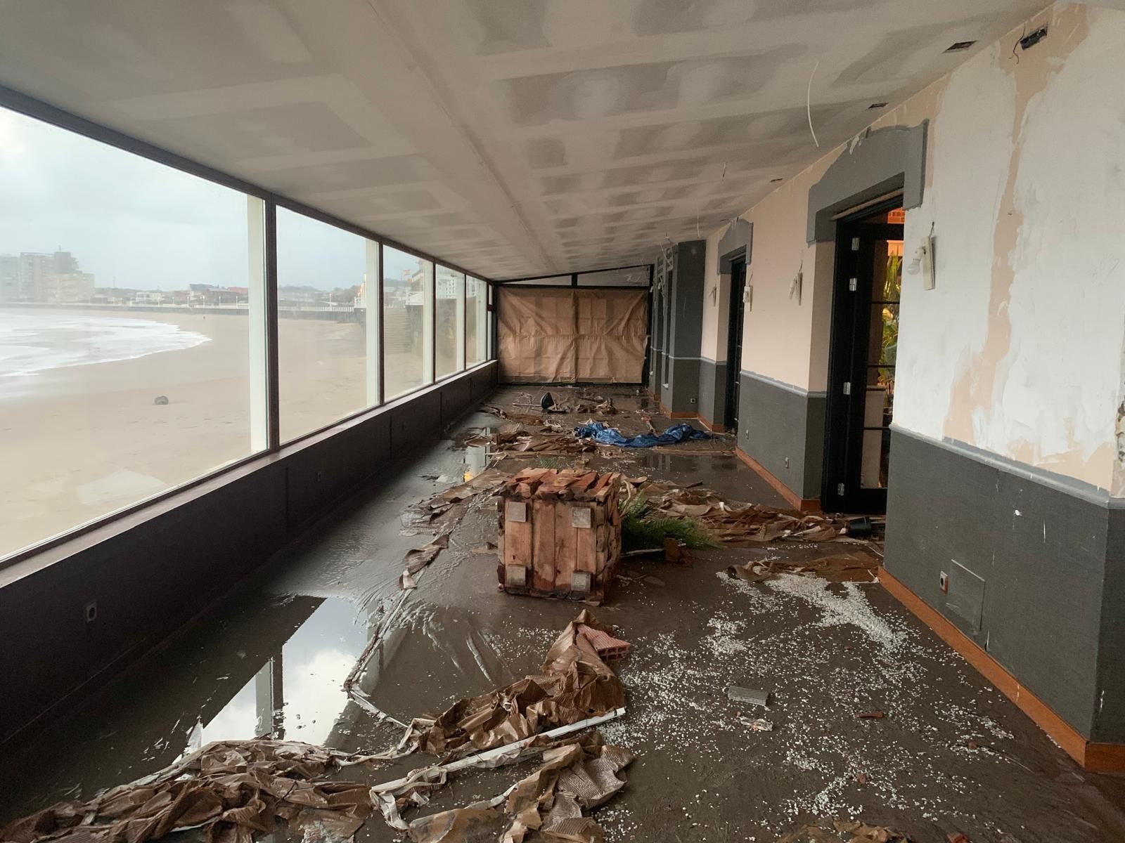 En imágenes: El temporal causa importantes detrozos en el Real Balneario de Salinas