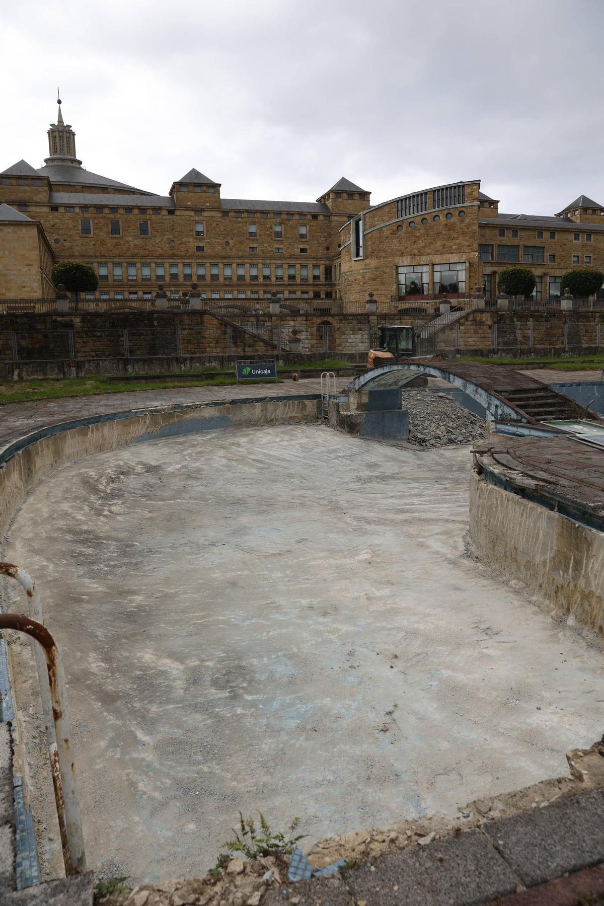En imágenes: así avanzan las obras de la piscina de La Laboral