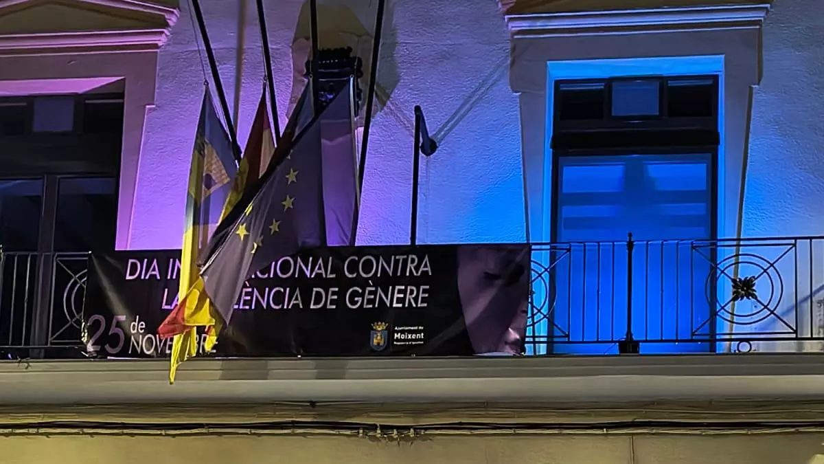 Moixent despide al operario fallecido en Massanassa con unos emotivos 10 minutos de silencio