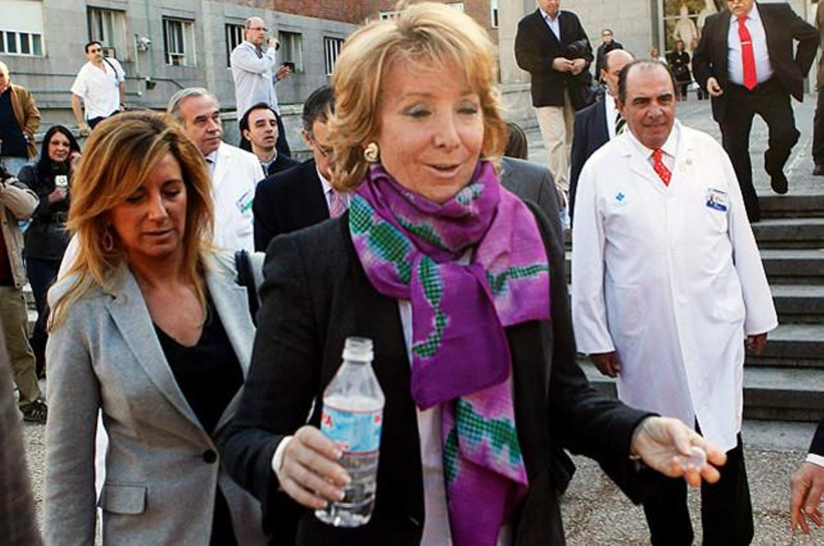 La presidenta de la Comunitat de Madrid després de ser operada el febrer del 2011 d’un càncer de mama.