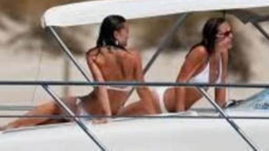 Una de las fotos de Pippa y Catalina en el barco