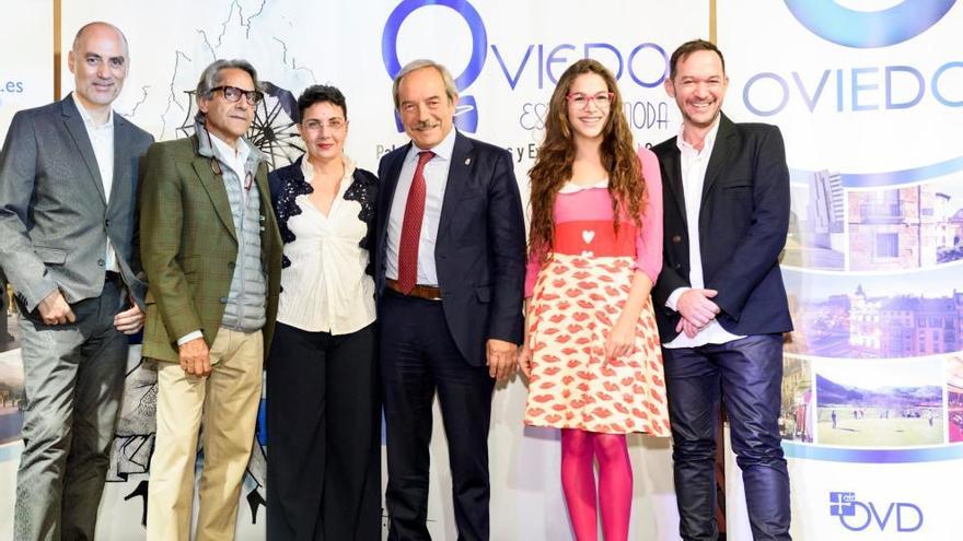 De izquierda a derecha, Manuel de Gotor, Miguel Marinero, Marta Pérez y Wenceslao López, en la presentación del salón &quot;Oviedo Está de Moda&quot;.