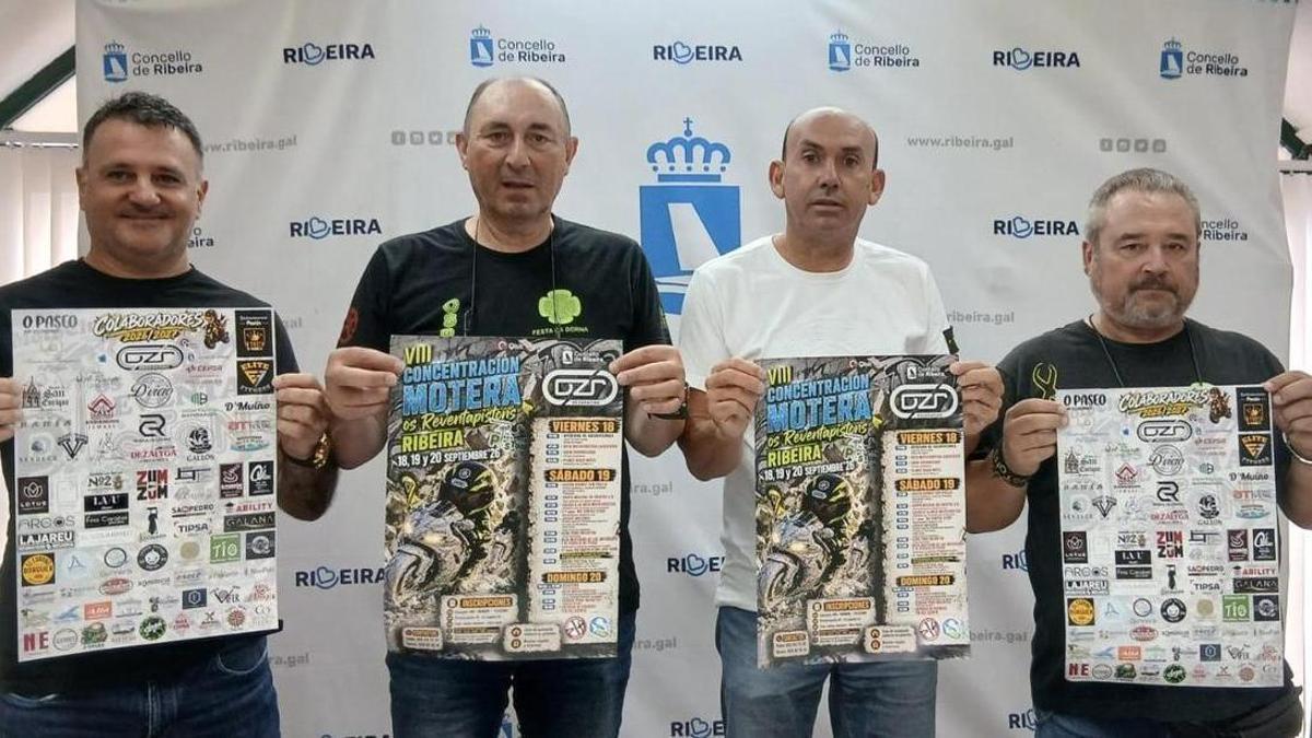 Fernando Abraldes, terceiro pola esquerda, con José Francisco Mayo, Manuel Paz e Andrés Manuel González.
