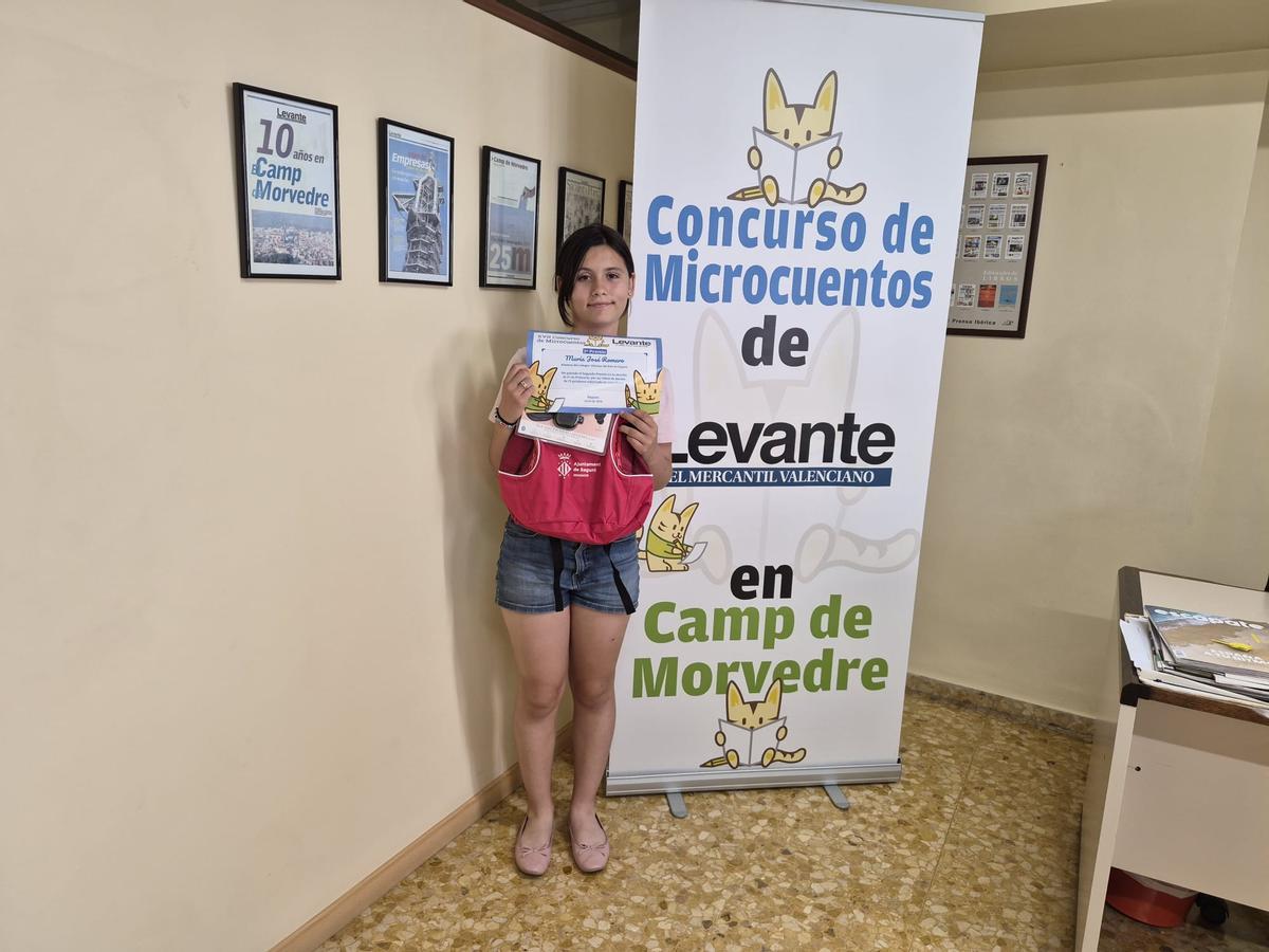 Concurso de Microcuentos: Los premiados recogen sus diplomas y regalos