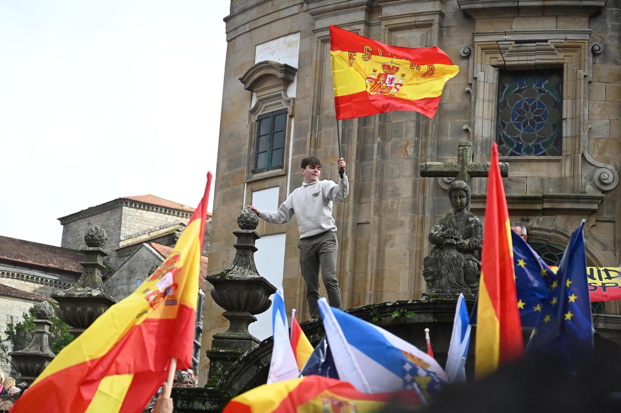 Contrarios a la amnistía se unen en una manifestación en Pontevedra