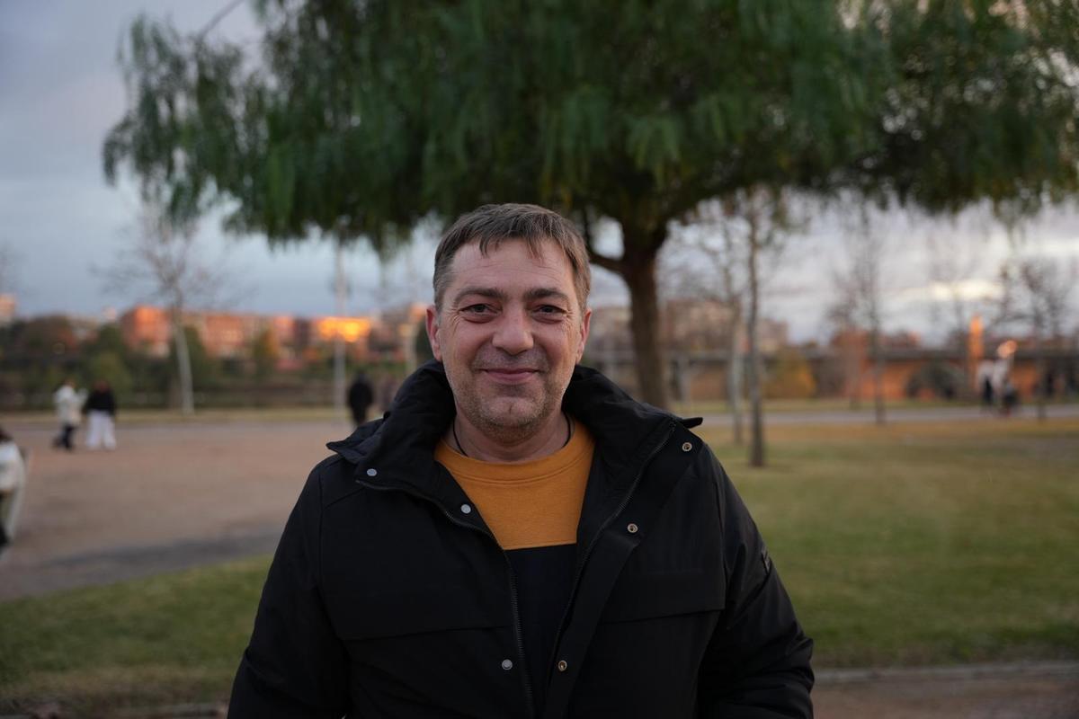 Víctor Gallego, presidente de la asociación Alcazaba en el parque del río de Badajoz.