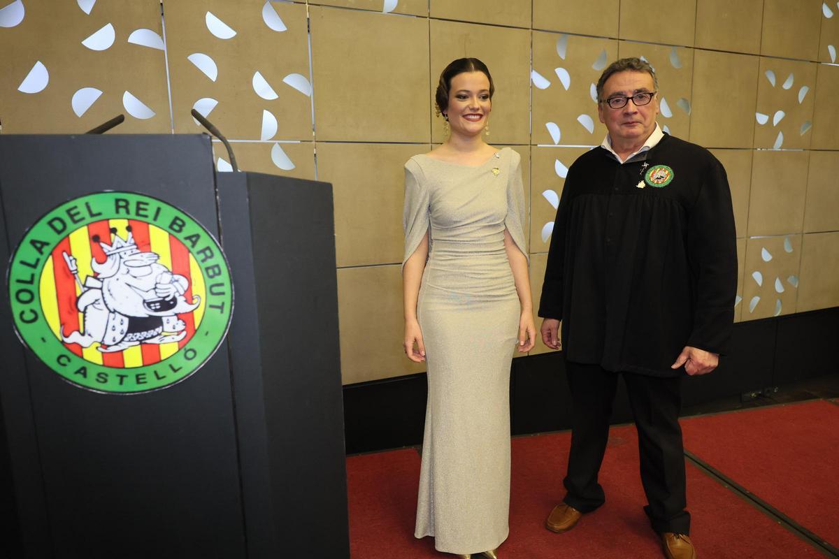 Galería de imágenes: La Filà d'En Trilles recibe el Voladoret d'Or de la Colla del Rei Barbut