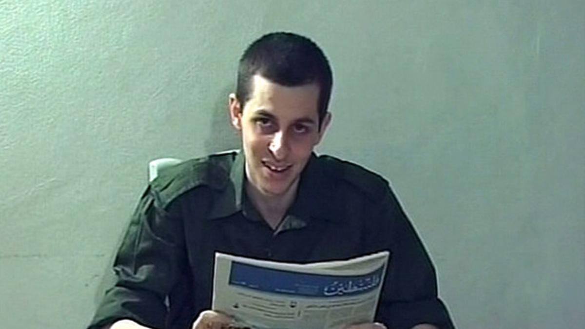 Gilad Shalit, en una imagen de un vídeo filmado durante su cautiverio y hecho público en octubre del 2009.