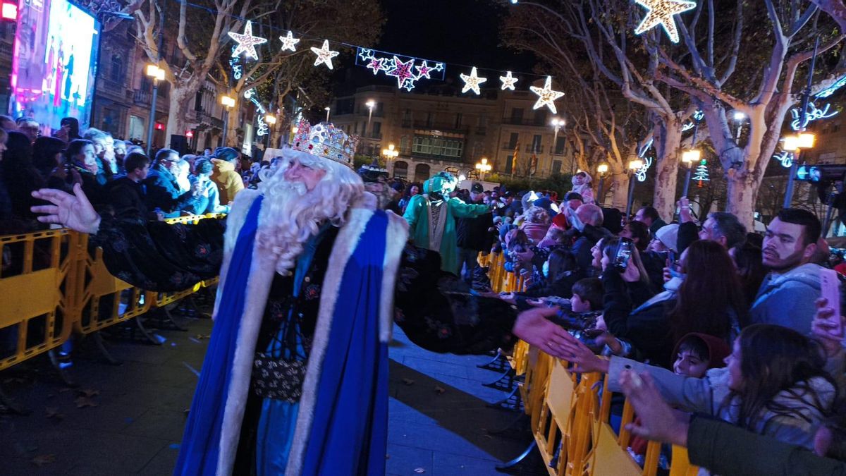 Els Reis han ramblejat abans d'arribar a la plaça de l'Ajuntament