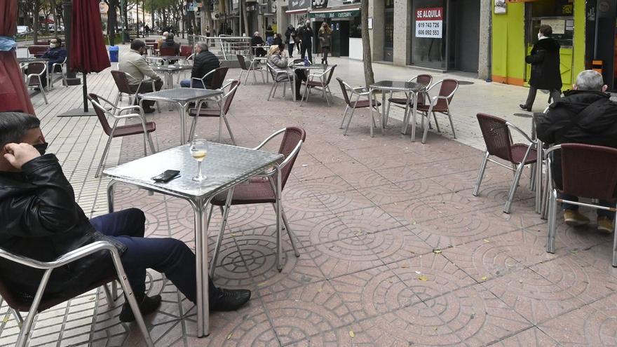 Los empresarios de hostelería vienen registrando ya más de un año de caída de ingresos a raíz del impacto de las restricciones sanitarias en su actividad.