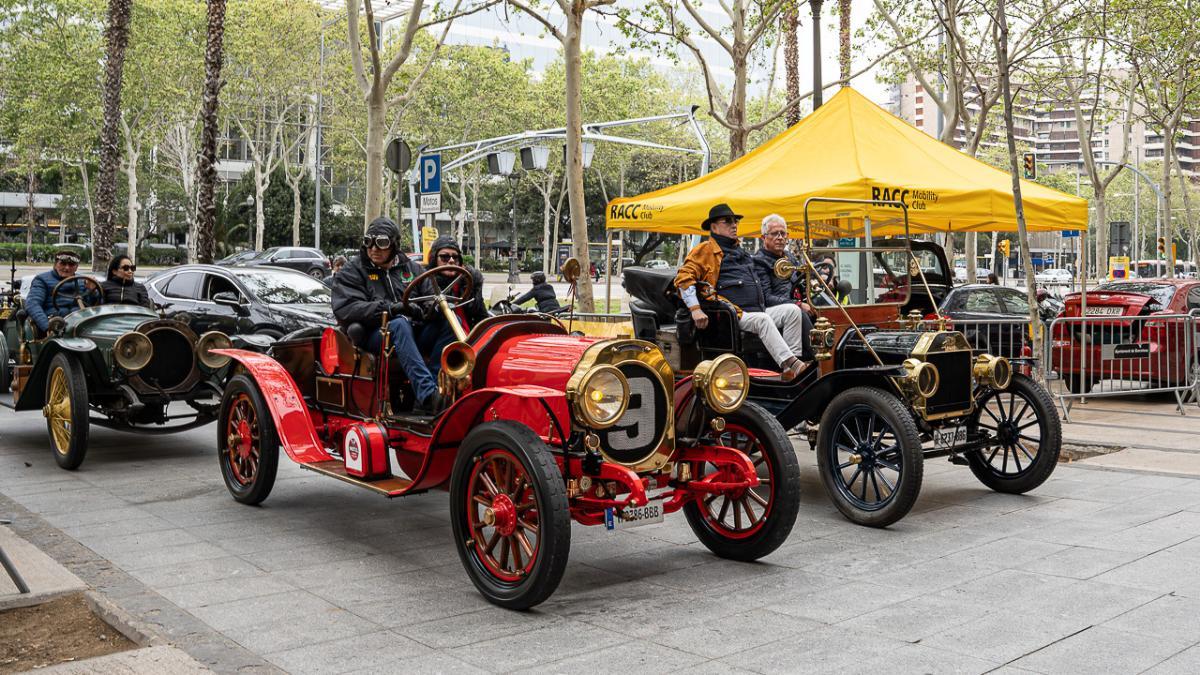 Participantes en el Rally de Sitges, este sábado en la Diagonal de Barcelona
