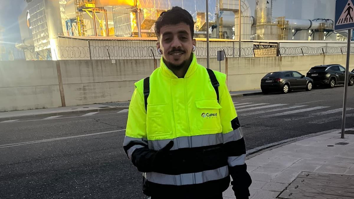 Mohamed lleva desde febrero trabajando en una fábrica de Córdoba.