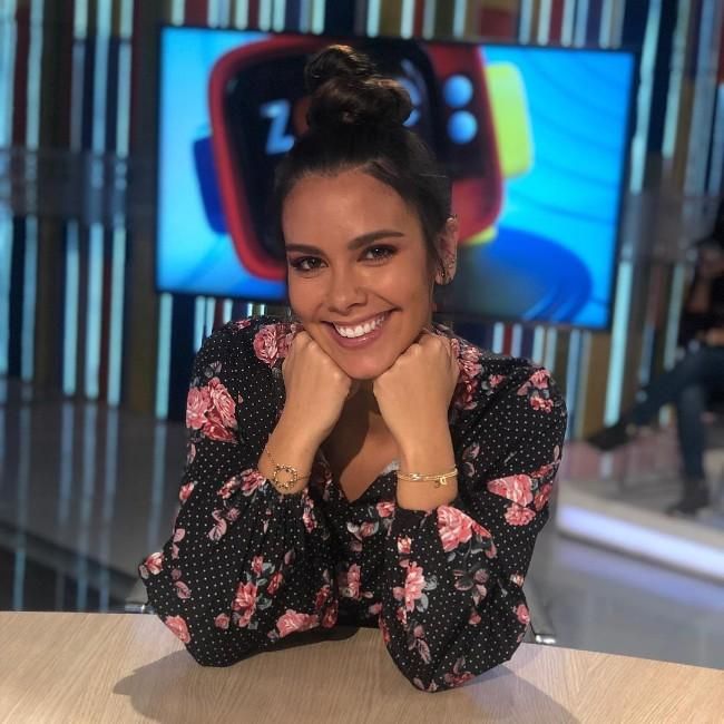 Cristina Pedroche con blusa de flores y lunares en 'Zapeando'
