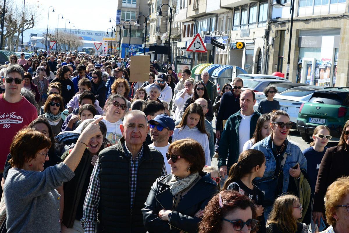 Centenares de personas se manifiestan por el Día de la Mujer Trabajadora en Cangas