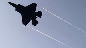 Aviones de combate israelíes F35 después de que Irán lanzara drones contra Israel