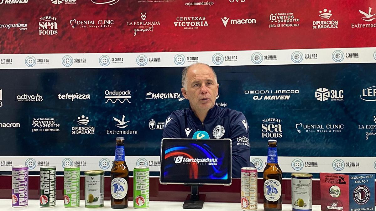 Cisqui durante la rueda de prensa en la ciudad deportiva azulgrana.
