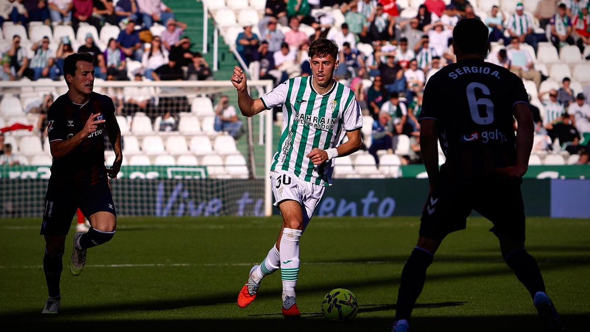Dani Requena, durante el encuentro ante el Eibar en El Arcángel.