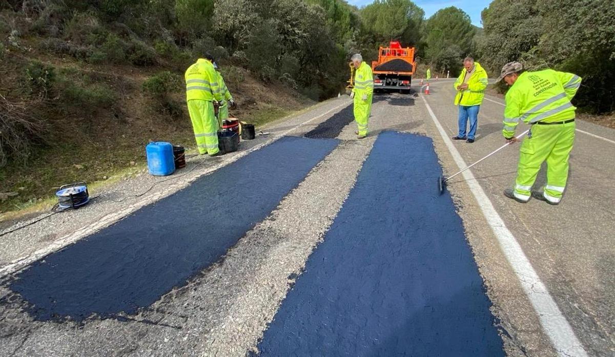 Imagen de archivo de la reparación del asfalto en la N-432A, en el punto kilométrico 235.