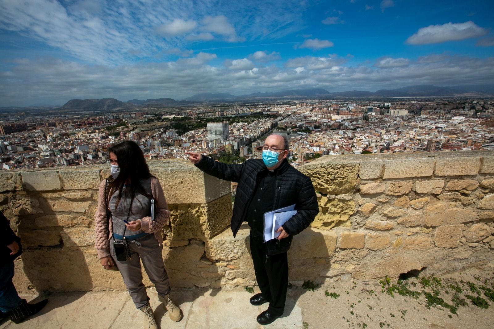 Preparativos en el Castillo de Santa Bárbara para la llegada de la Santa Faz