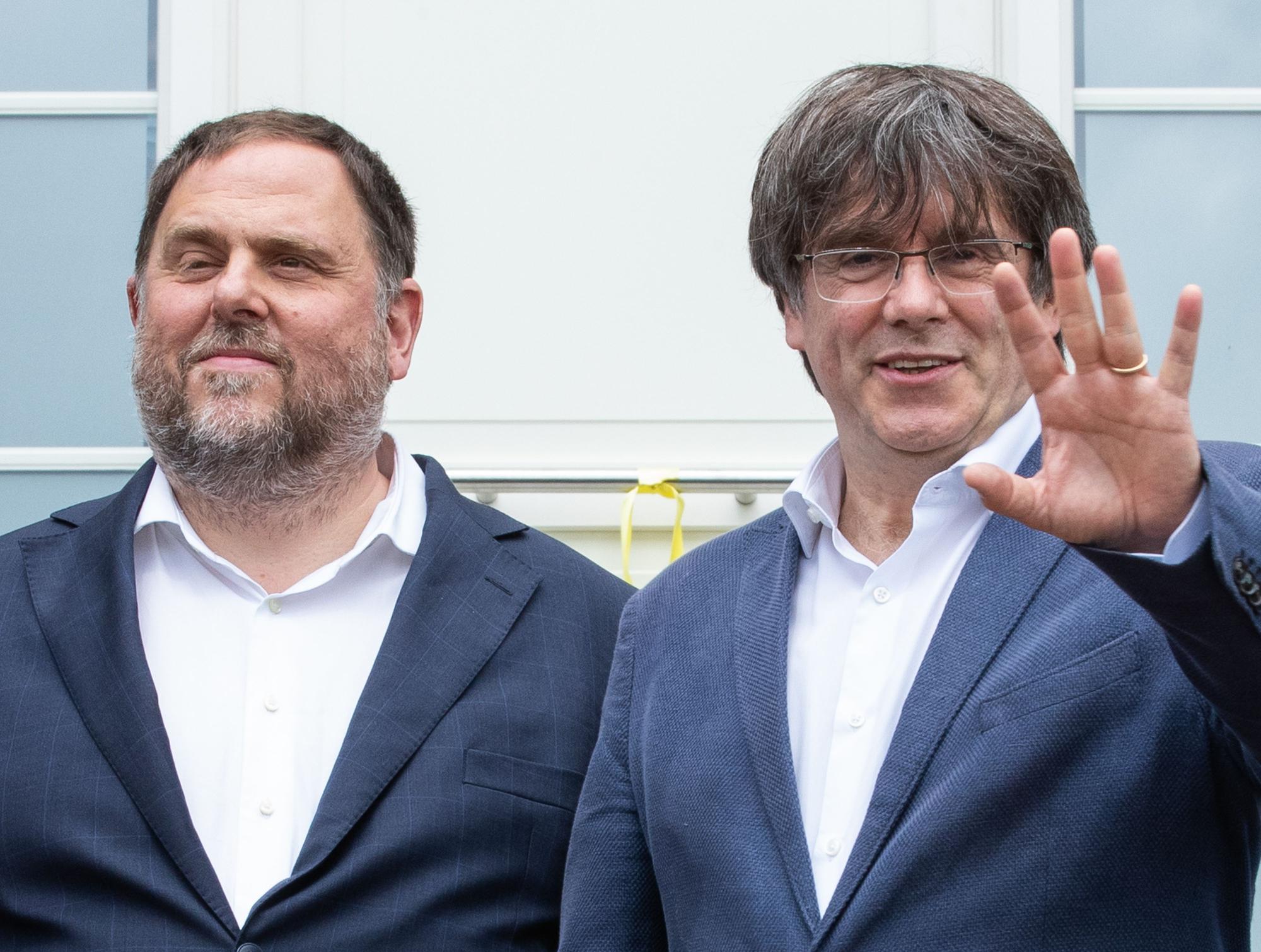 El líder de ERC, Oriol Junqueras, junto al expresidente de la Generalitat Carles Puigdemont