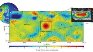 Según los científicos, las características de la superficie central de la región analizada se asemejan a la topografía de un sistema volcánico. Esto incluye una fuente geotérmica anormalmente caliente, que se explica por la presencia de un sistema granítico de aproximadamente 50 kilómetros de diámetro debajo de la Luna.