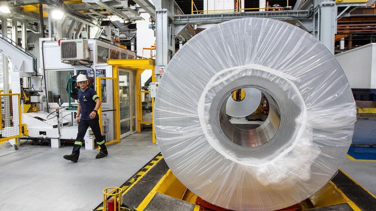La subida del aluminio impulsa la facturación de Aludium hasta los 200  millones en Alicante - Información