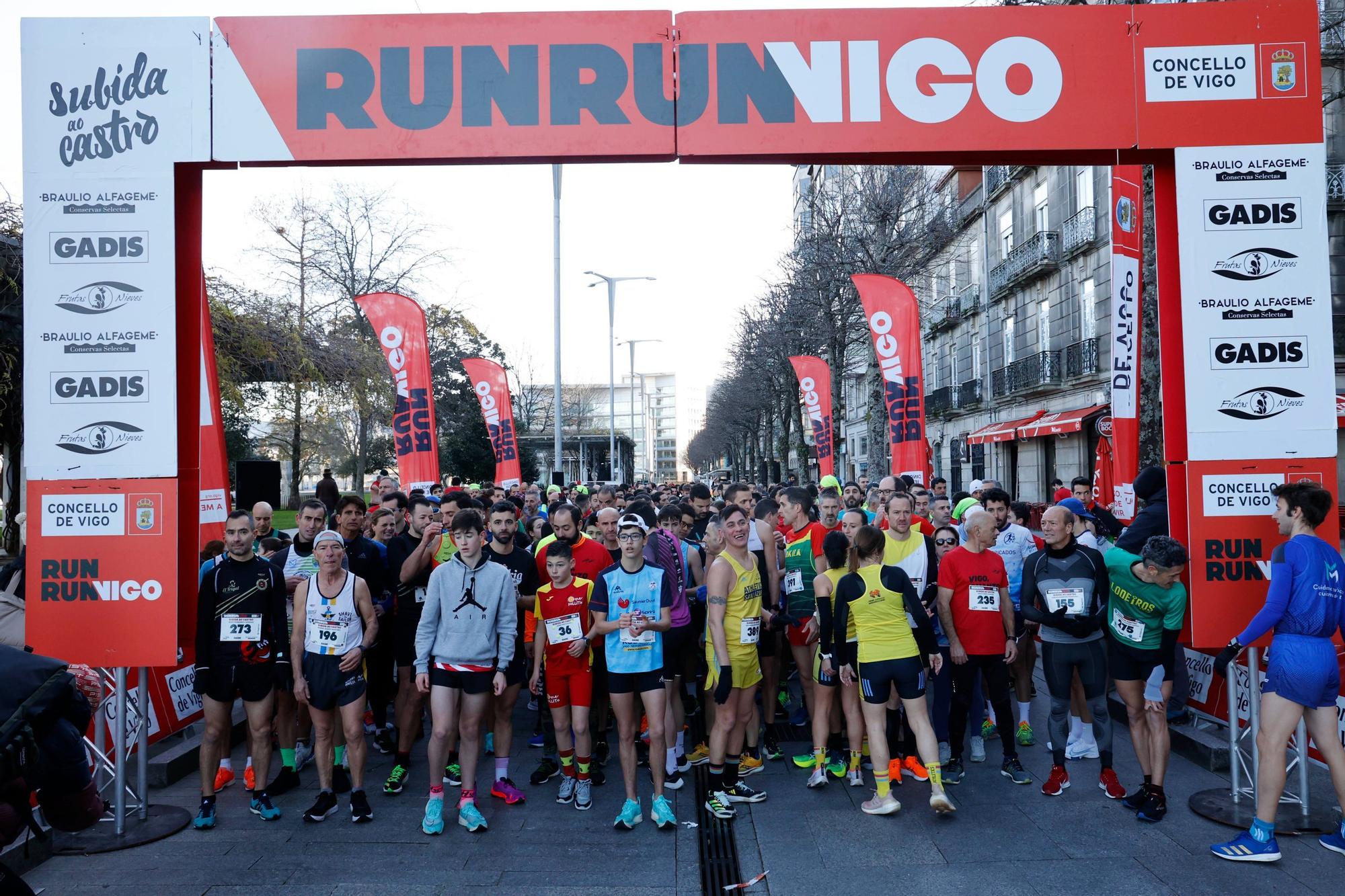 Pisadas de altura en Vigo: cientos de corredores suben O Castro