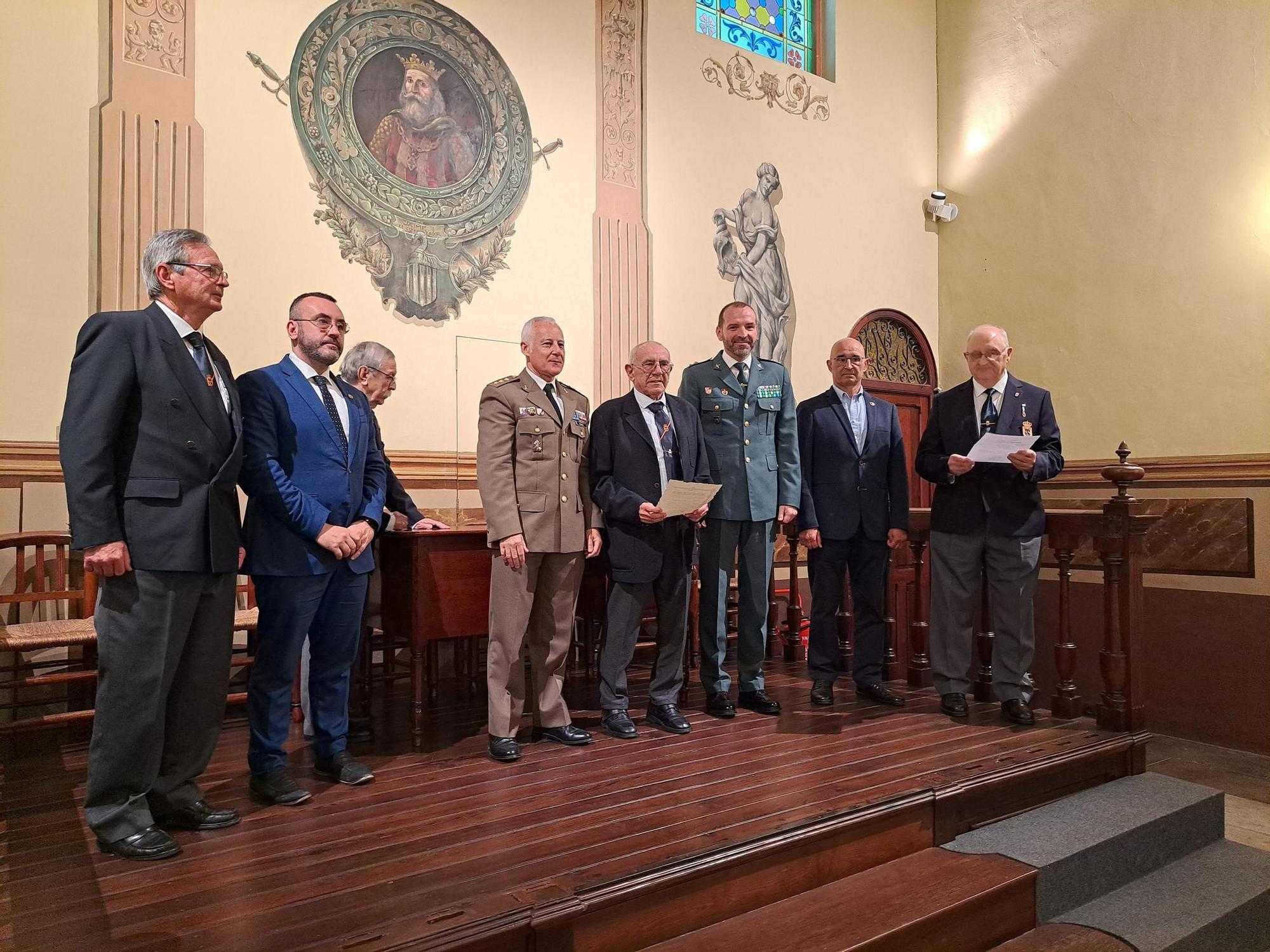 FOTOGALERÍA I La Real Hermandad de Veteranos de las Fuerzas Armadas y la Guardia Civil reconoce a voluntarios en Vila-real